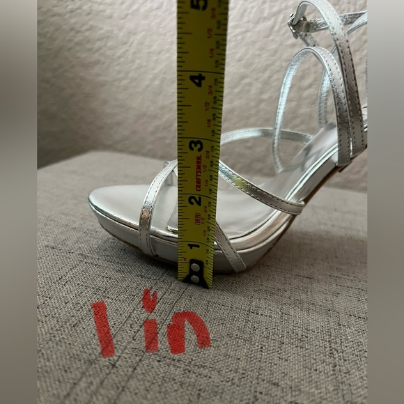 Badgley Mischka Strappy Platform Shoes in Silver Size 8 - Picture 9 of 10